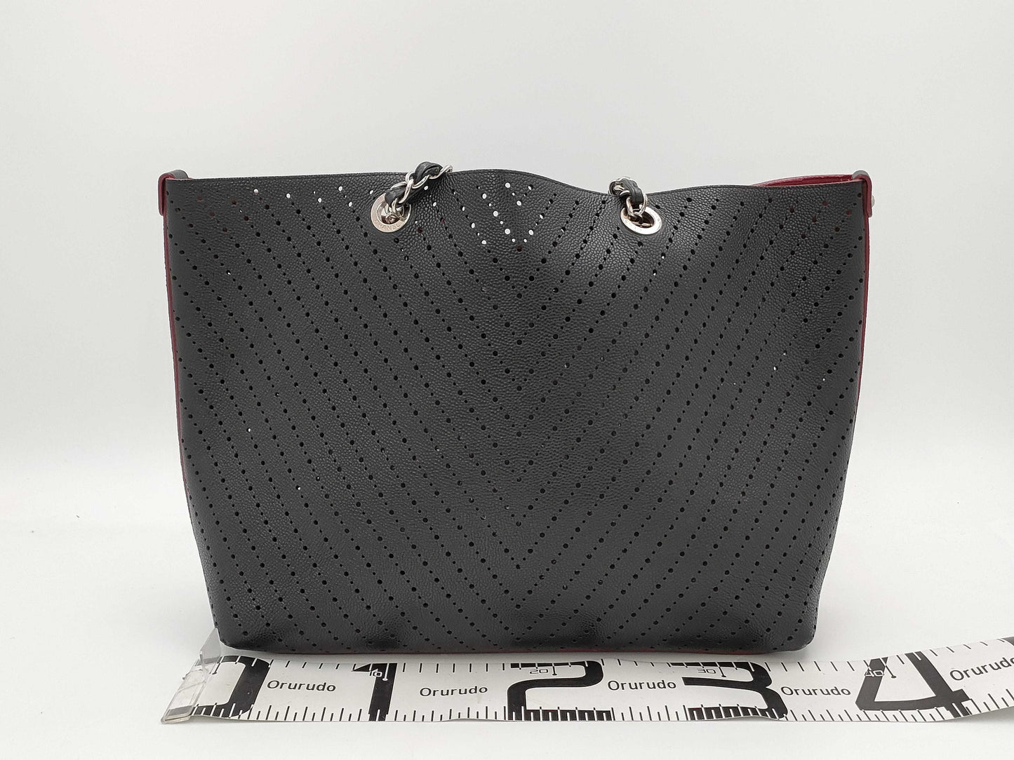 CHANEL Punching Chain Tote 22303300 Tote Bag