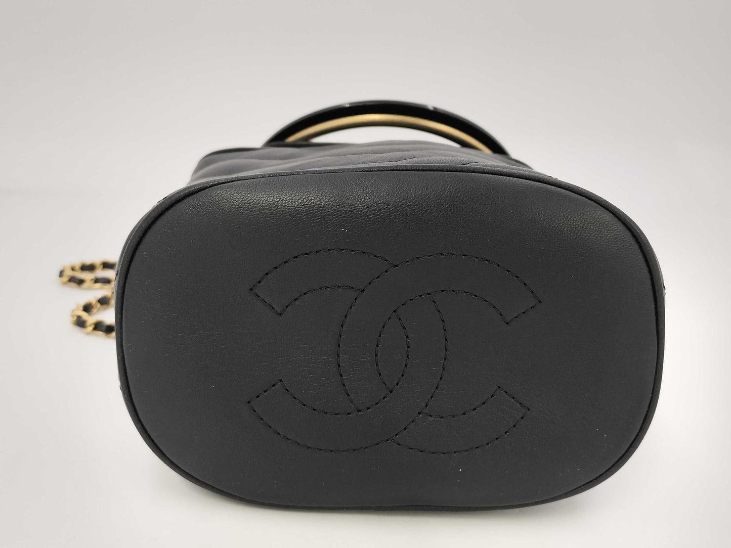 CHANEL Matelasse Chevron V-Stitch Shoulder Bag