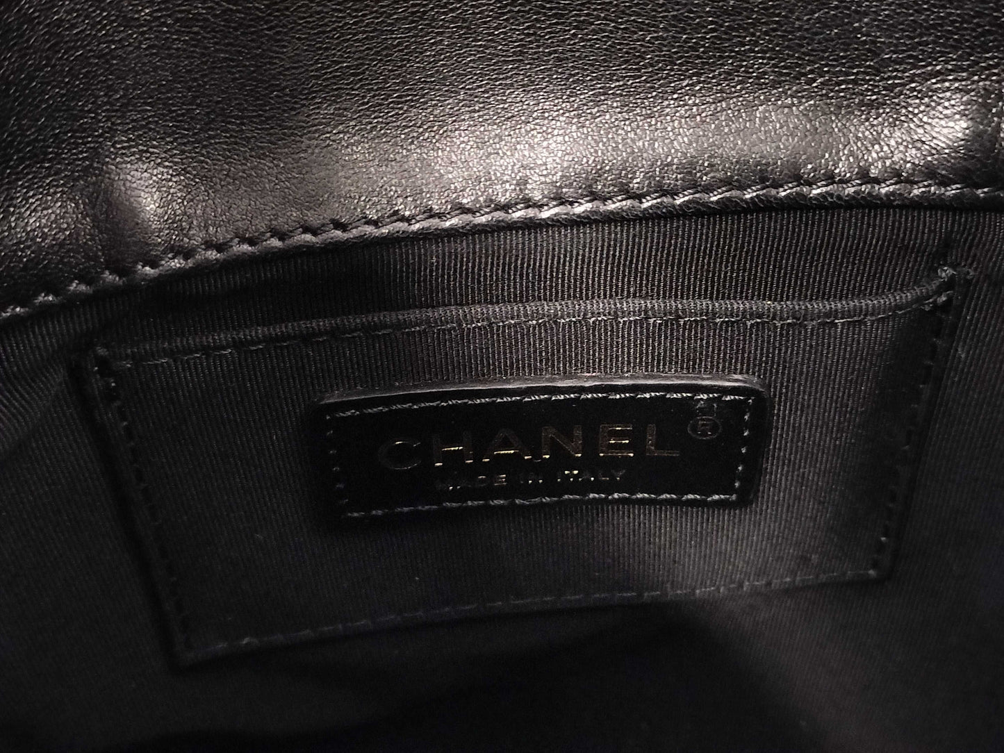 CHANEL Matelasse Chevron V-Stitch Shoulder Bag