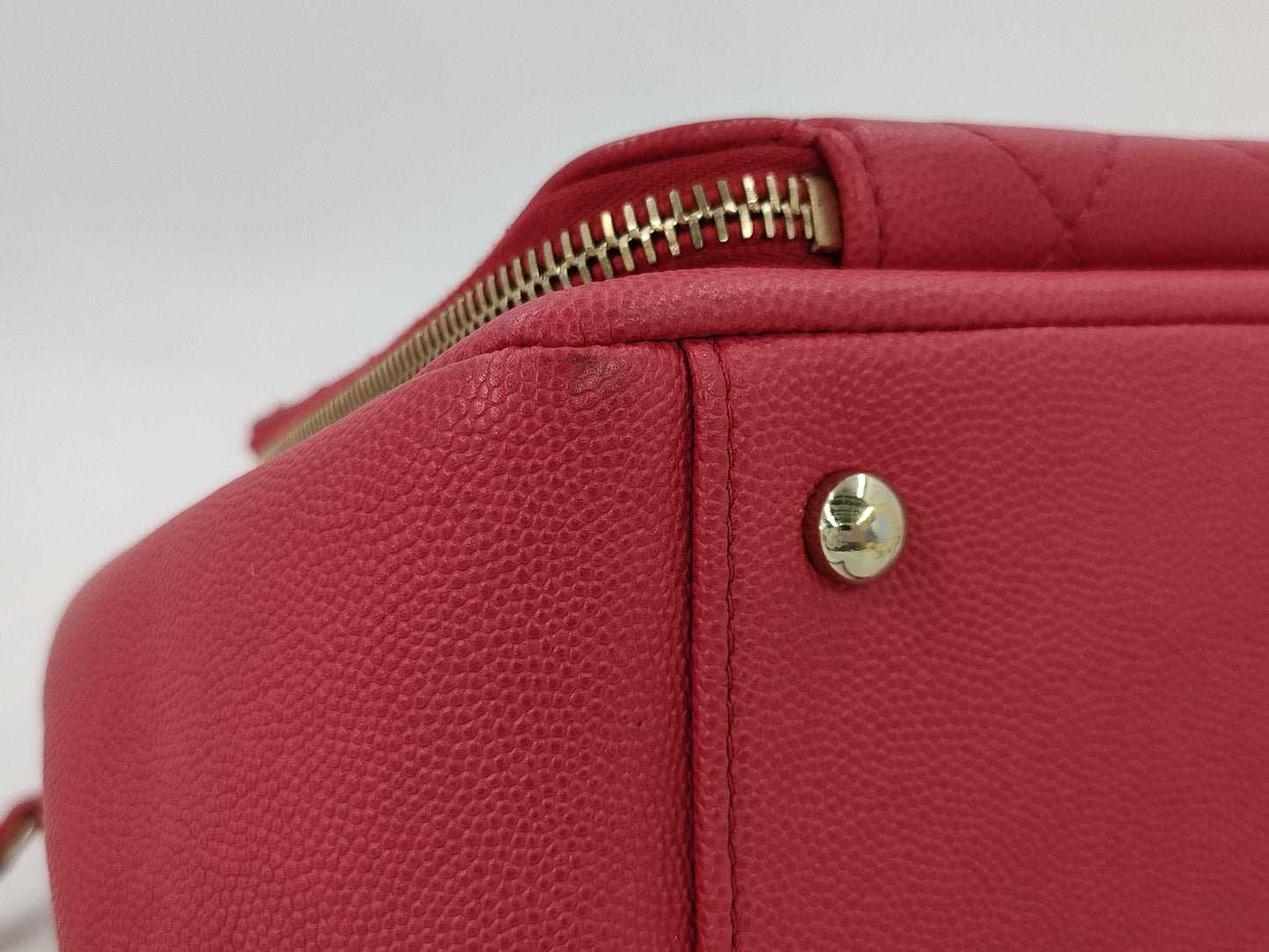 CHANEL CHANEL Business Affinity Red Caviar Leather Shoulder Bag with Gold Hardware
