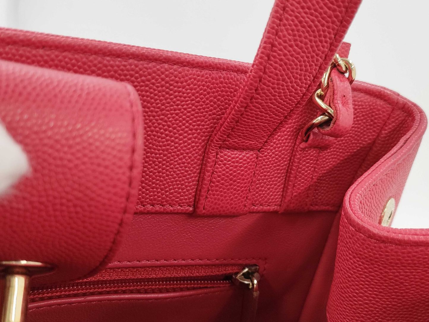 CHANEL CHANEL Business Affinity Red Caviar Leather Shoulder Bag with Gold Hardware