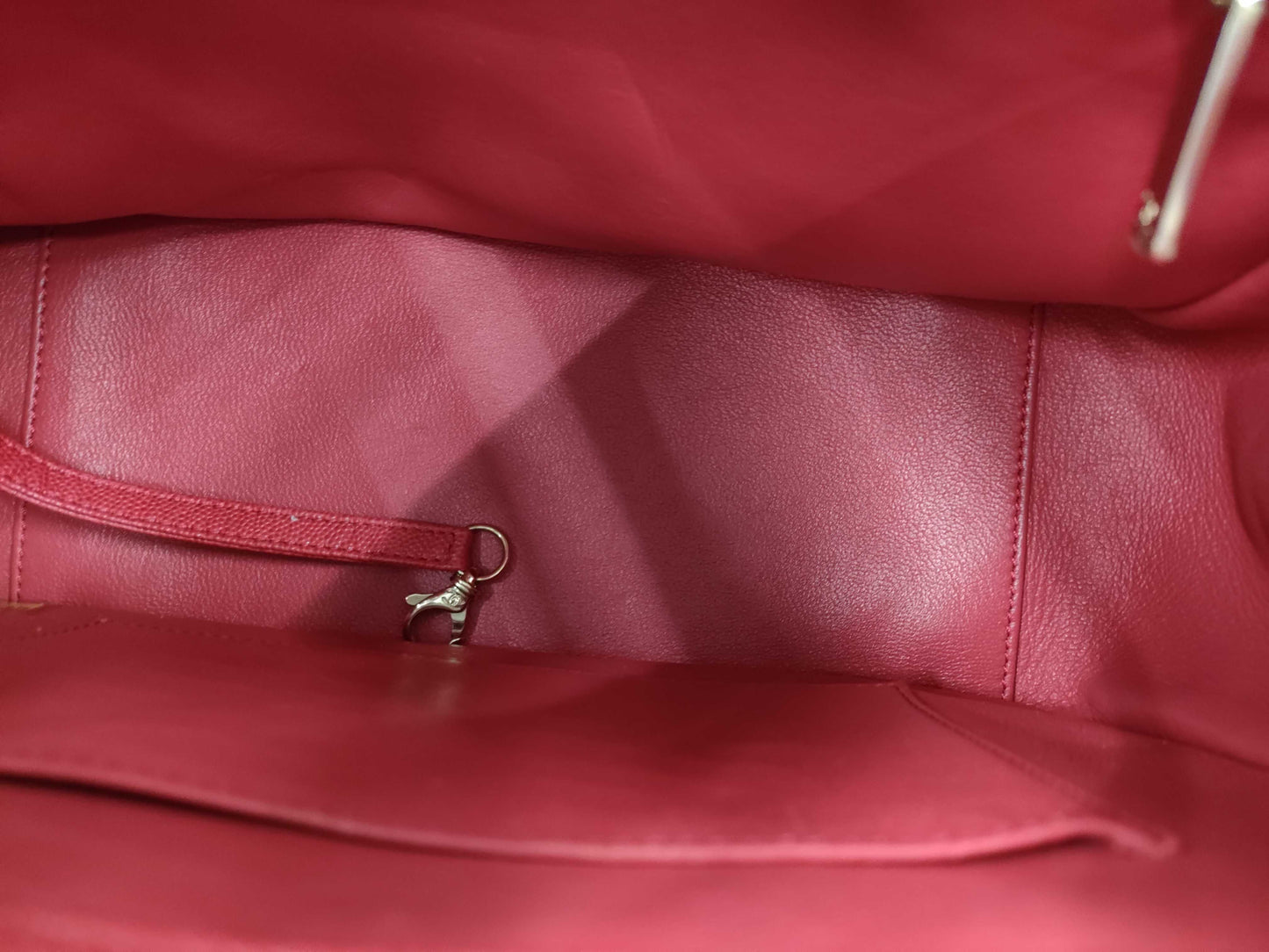 CHANEL CHANEL Business Affinity Red Caviar Leather Shoulder Bag with Gold Hardware