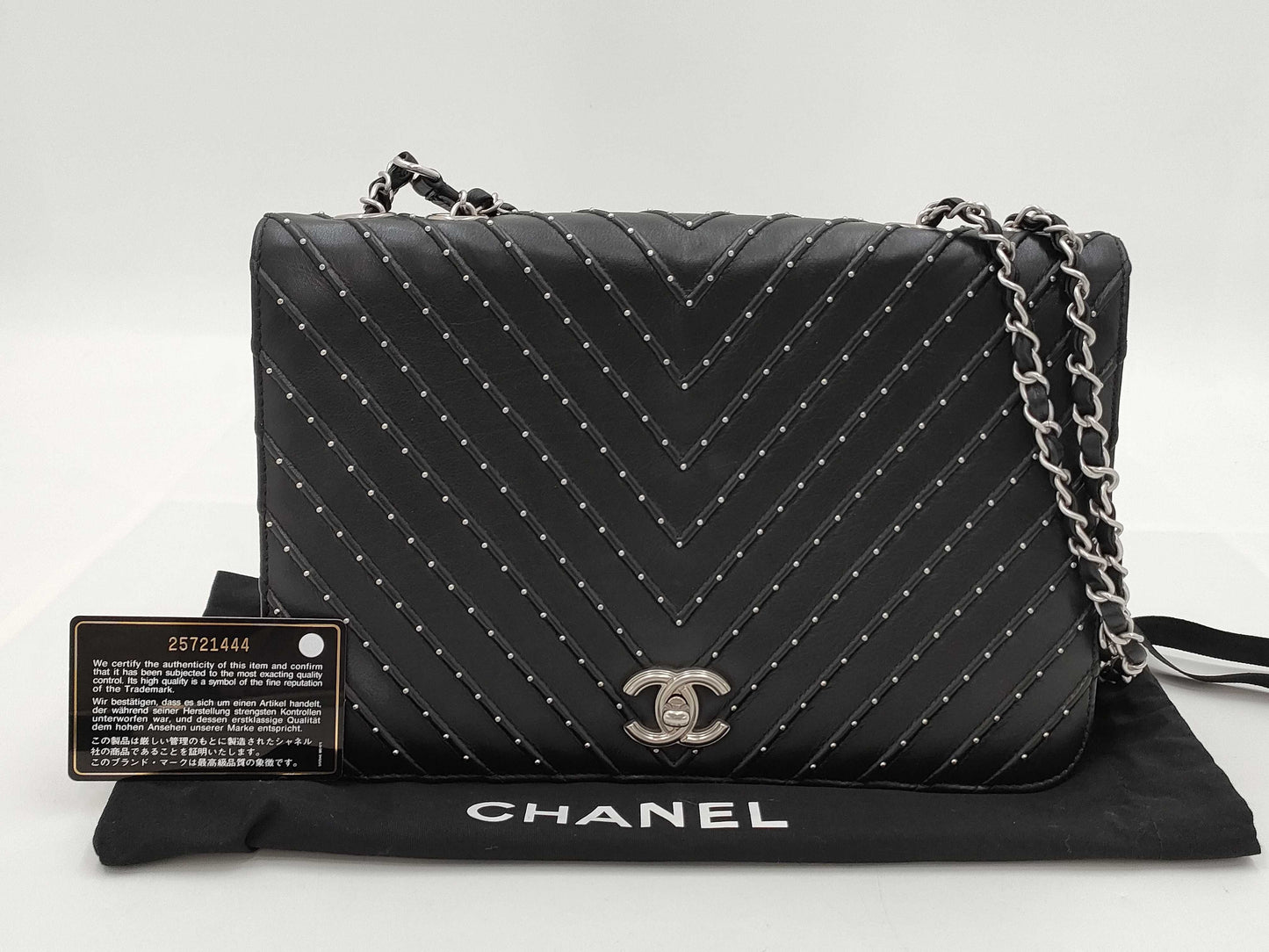 CHANEL CHANEL Chevron Chain Shoulder Bag in Calfskin with Silver Hardware