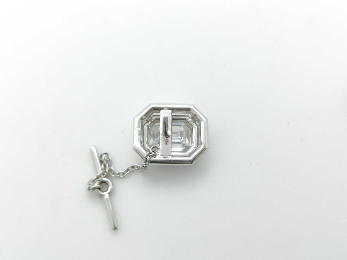 HARRY WINSTON Harry Winston PT950 Pin Brooch with 1.54ct Emerald Cut Diamond, D/VS1, and 3.6g Pavé Diamonds.
