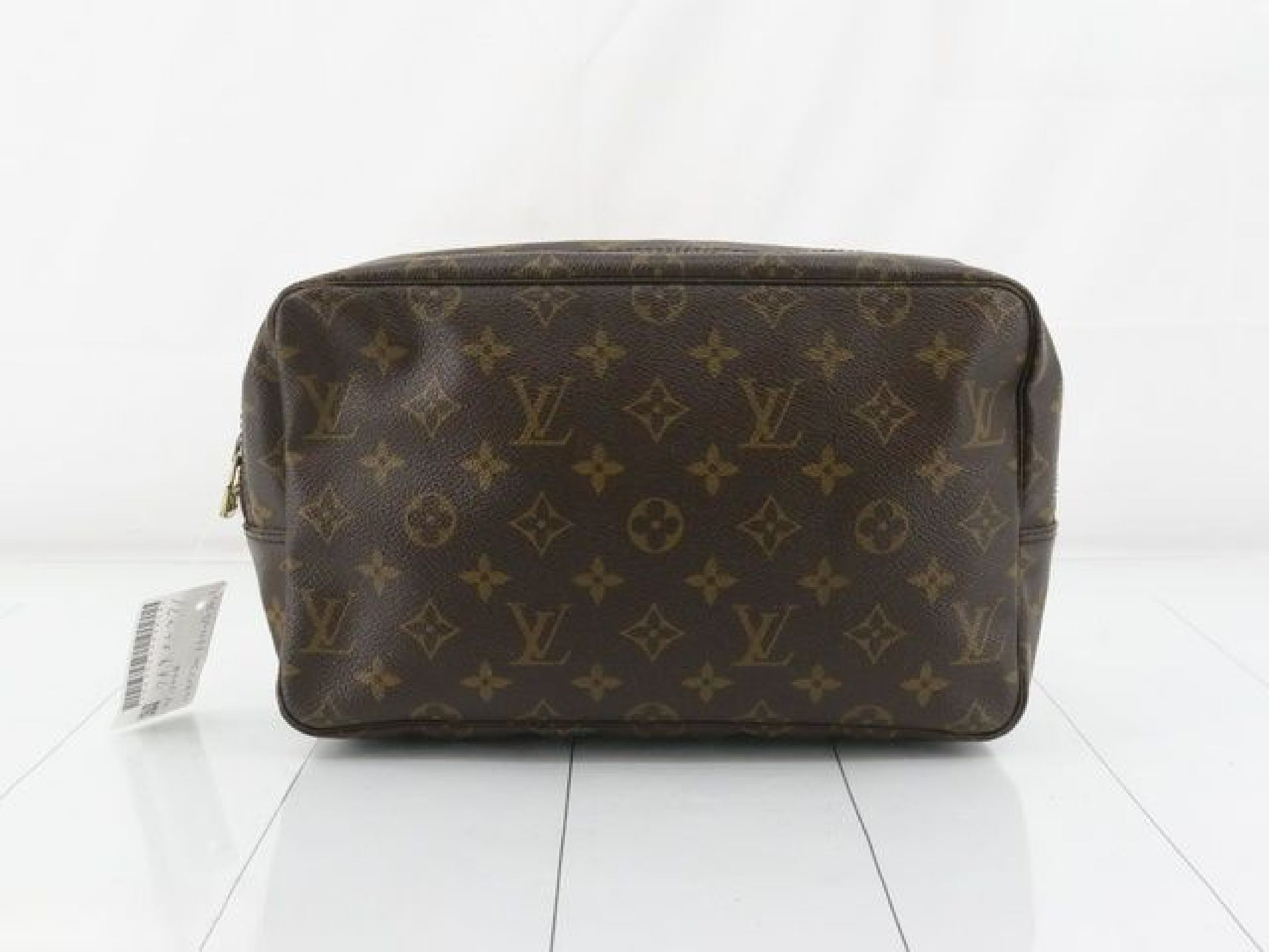 LOUIS VUITTON M47522 Truss Toilette 28 Pouch