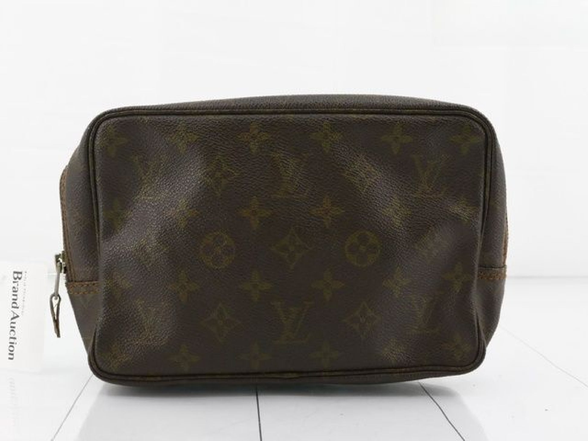 LOUIS VUITTON M47522 Truss Toilette 28 Pouch