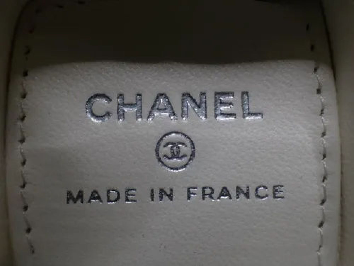 CHANEL White Patent Goatskin Makeup Box Clutch with Chain Shoulder Bag