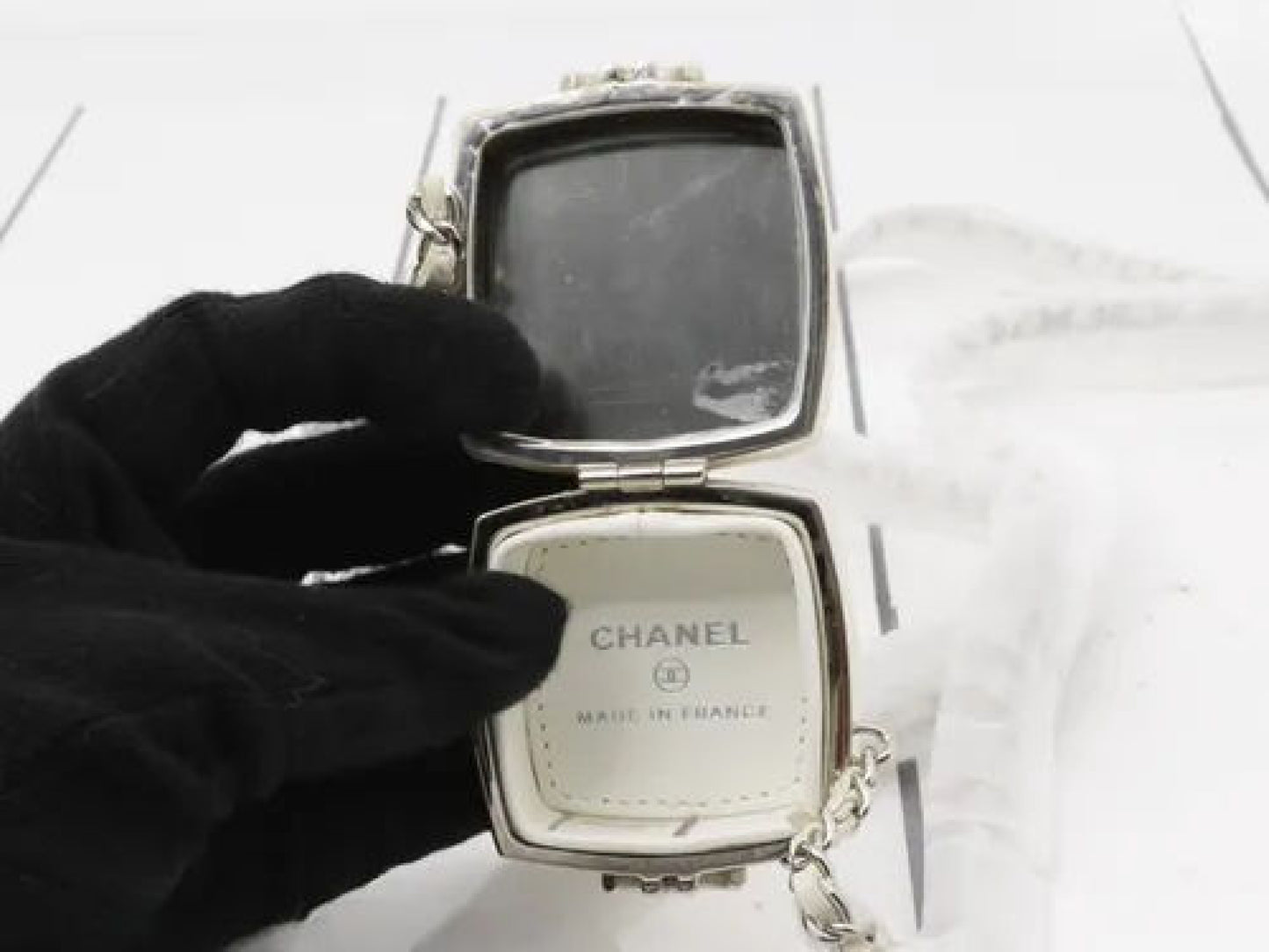 CHANEL White Patent Goatskin Makeup Box Clutch with Chain Shoulder Bag