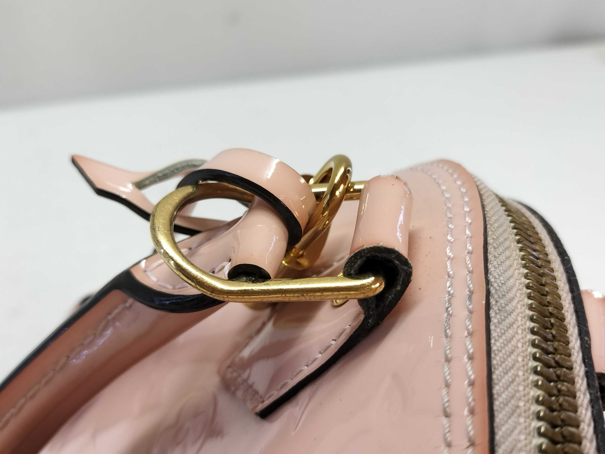 LOUIS VUITTON Vernis Louis Vuitton Alma BB Vernis Handbag