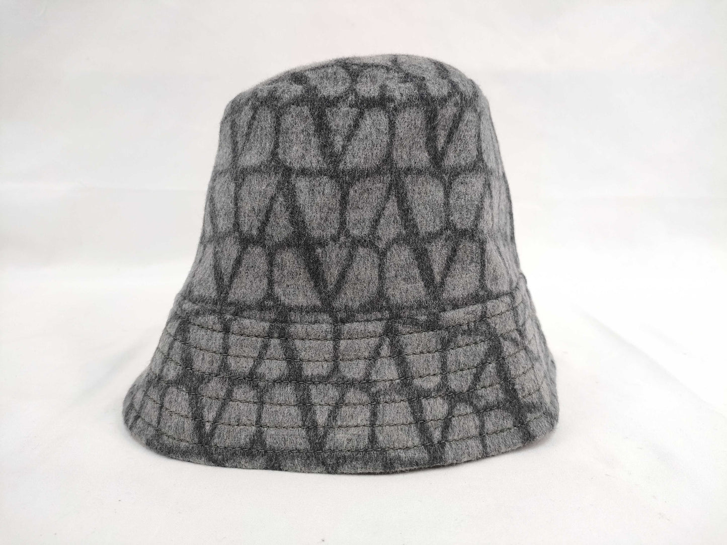 (10462_0273) VALENTINO Bucket Hat Grey Size 56 Other Apparel