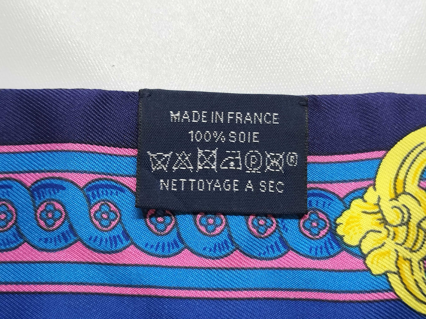 (10462_0056) HERMES Twiley Hermes Twiley BRIDE DE COUR Court Le Blue Indigo/Rose Viff/Gold Scarf