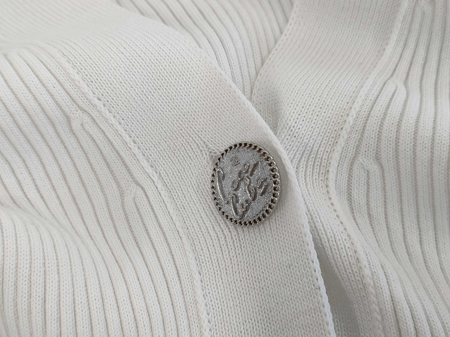 (10462_0109) CHANEL CHANEL White Knitted Cardigan Spare Yarn Button Size 38 Cardigan