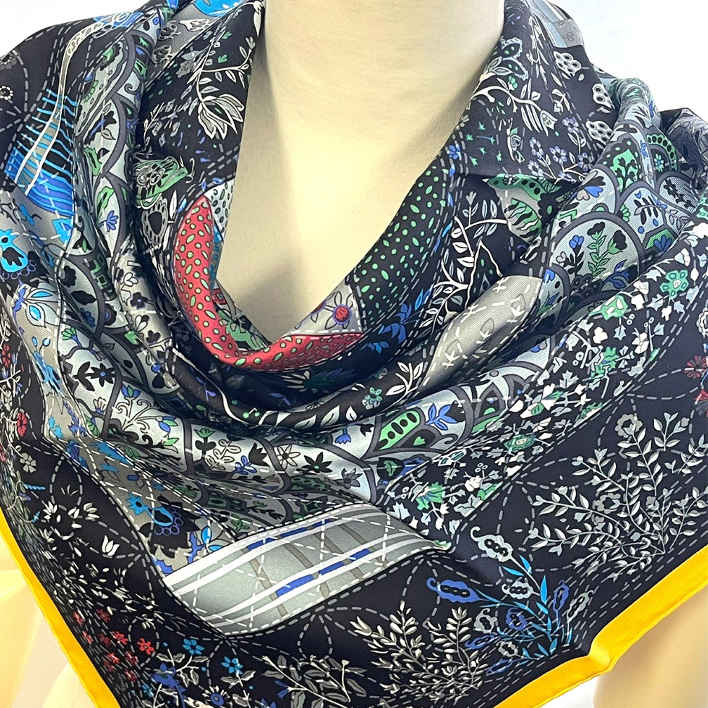 (10462_0046) HERMES Hermes Scarf HERMES Sordo Carlet Twill Silk 100% 90CMS PIQUE FLEURI DE PROVENCE Floral Botanical Black Yellow Scarf