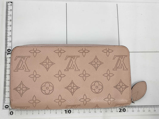 LOUIS VUITTON Mahina Zippy Wallet