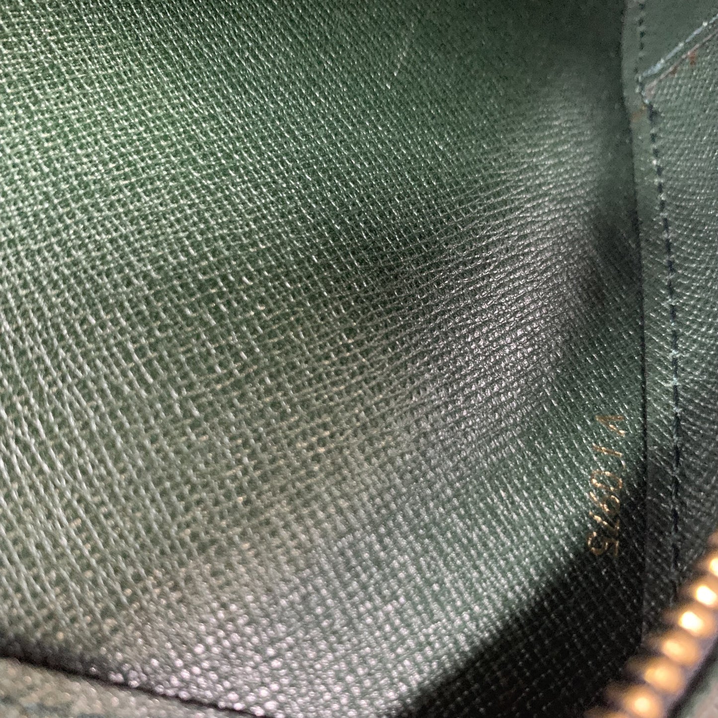 (10463_0006) LOUIS VUITTON 2 Pieces Taiga Clutch Bag Second Bag Business Bag Clutch Bag
