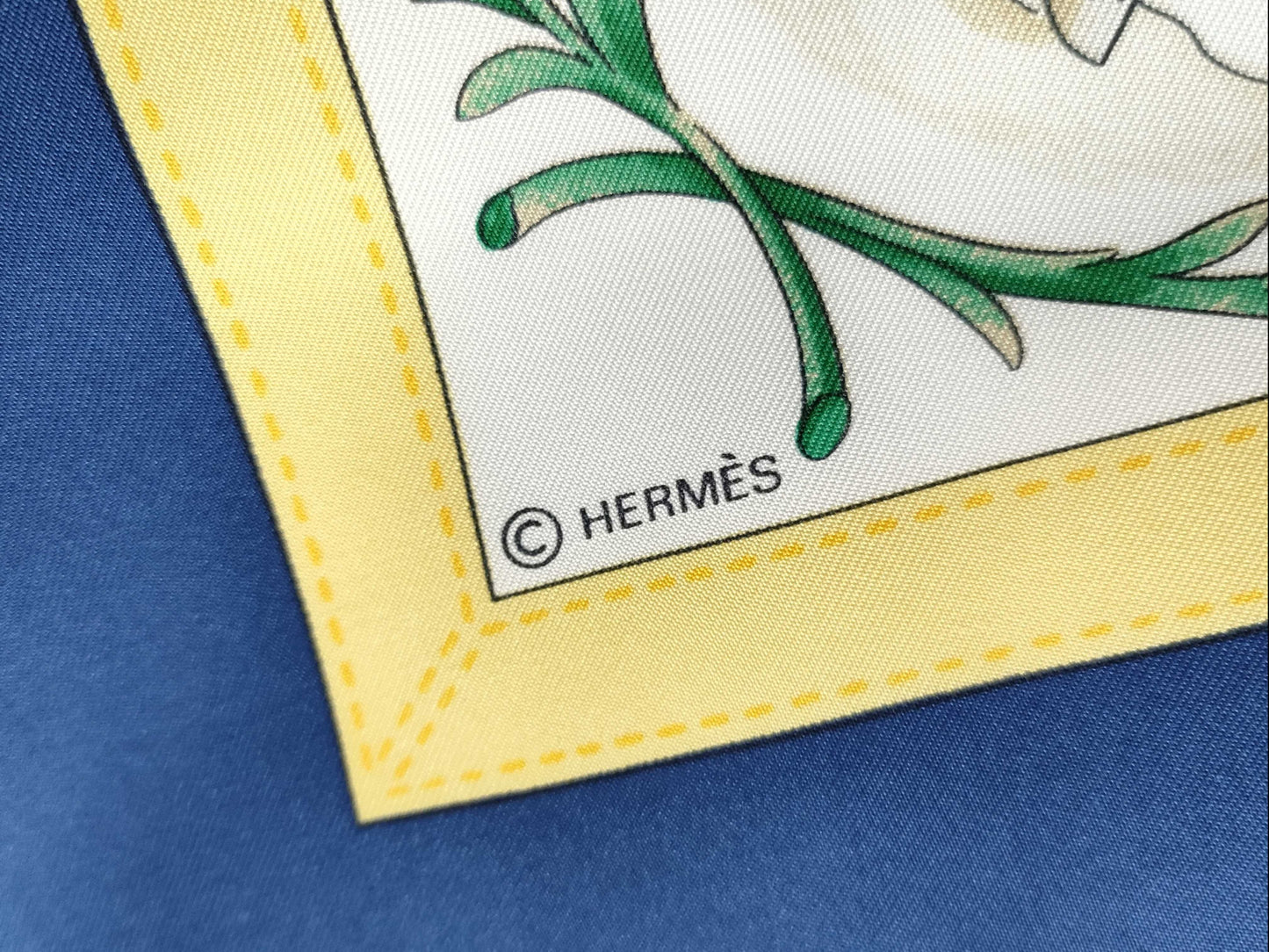 (10462_0097) HERMES Carre 90 COSTUMES CIVILS ACTUELS Modern Civic Clothing Scarf Silk Multi Scarf