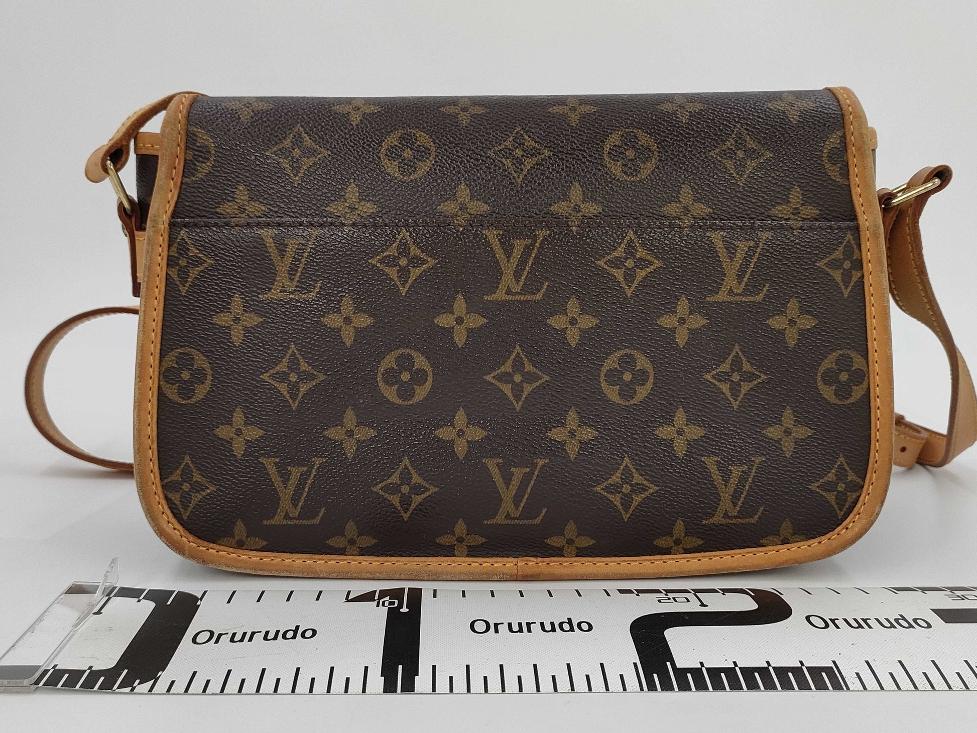 LOUIS VUITTON Solo-Nue Shoulder Bag