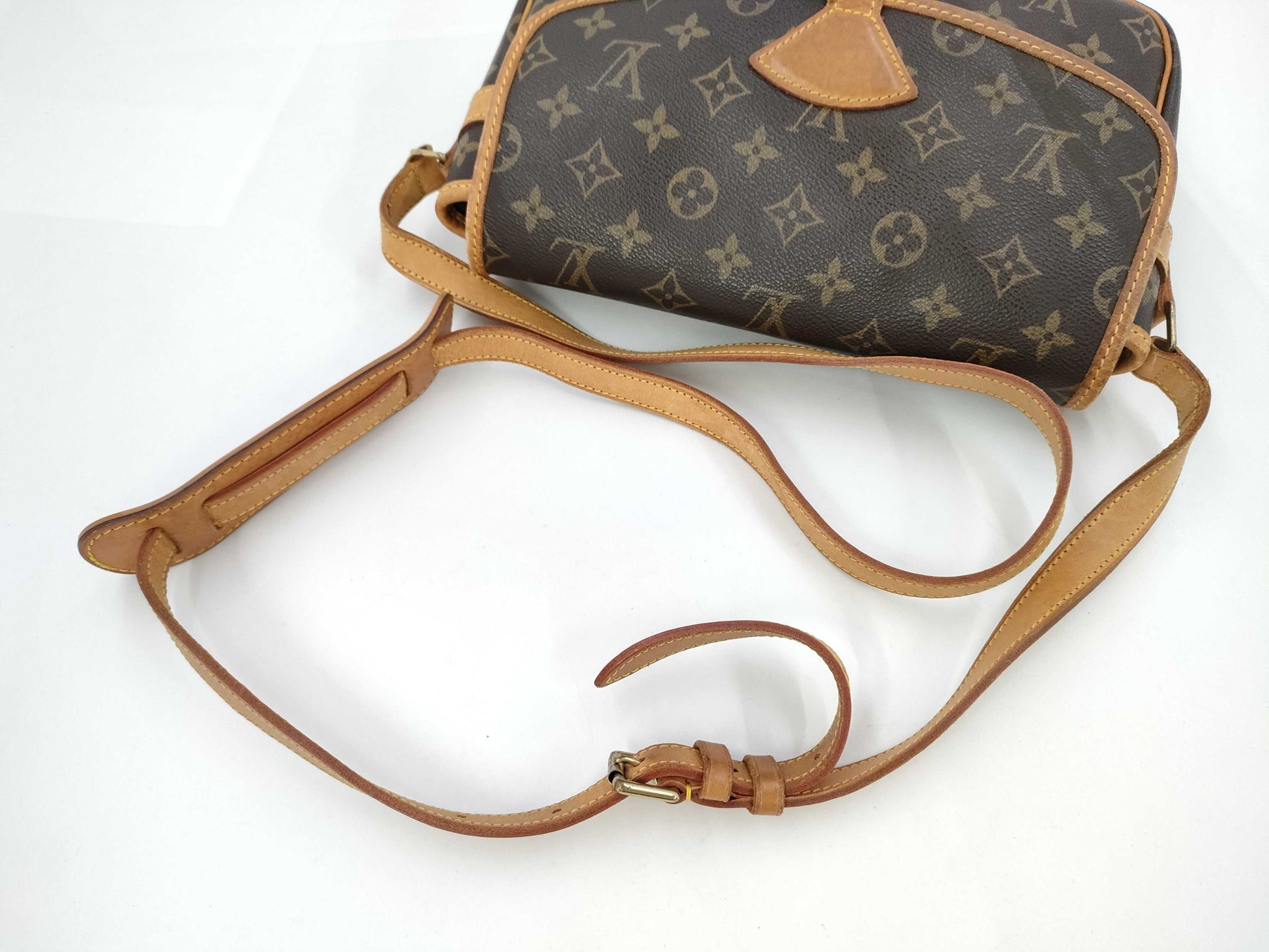 LOUIS VUITTON Solo-Nue Shoulder Bag