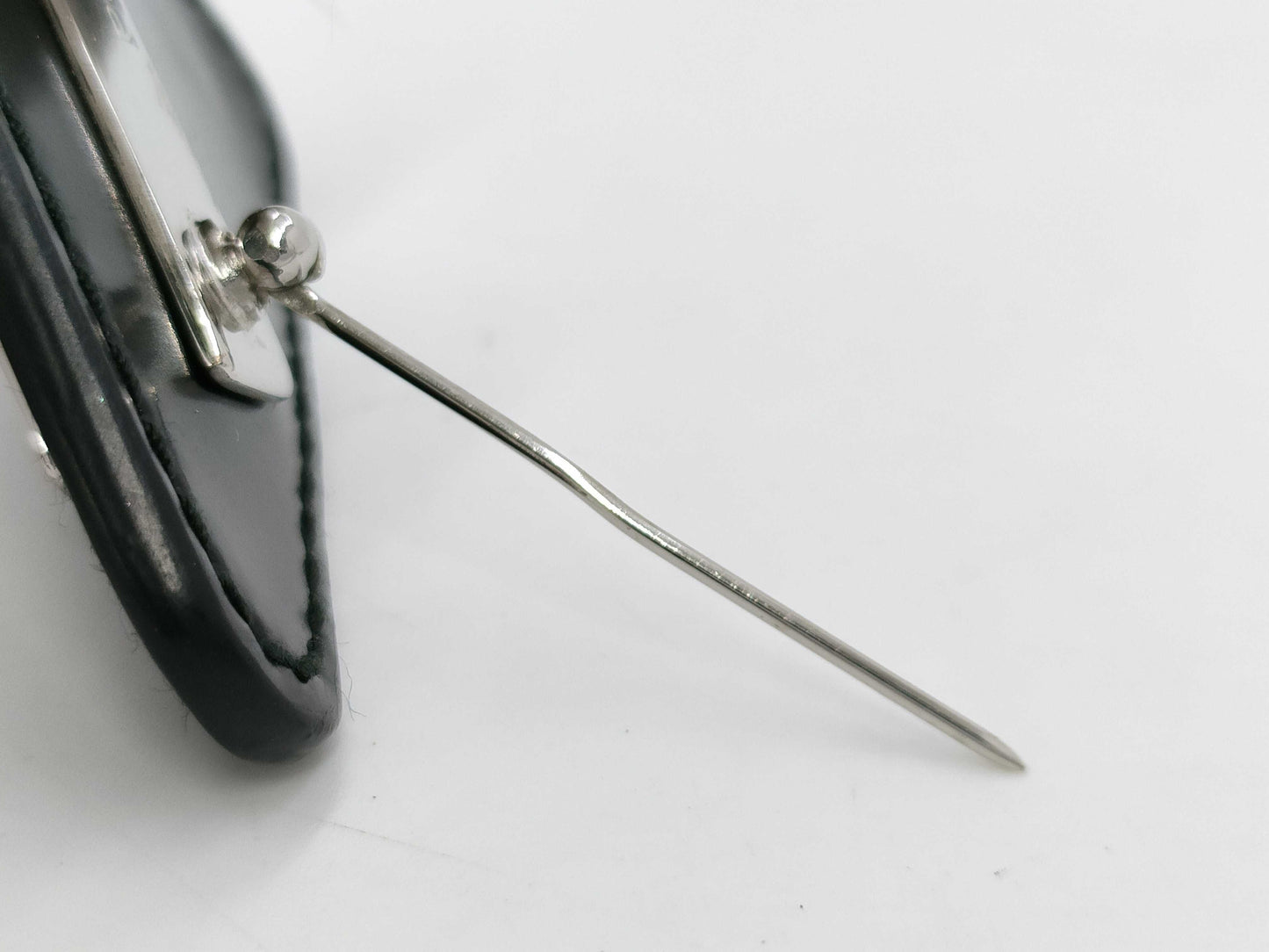 (10461_0152) PRADA PRADA Triangle Brooch Triangle Plate Brooch
