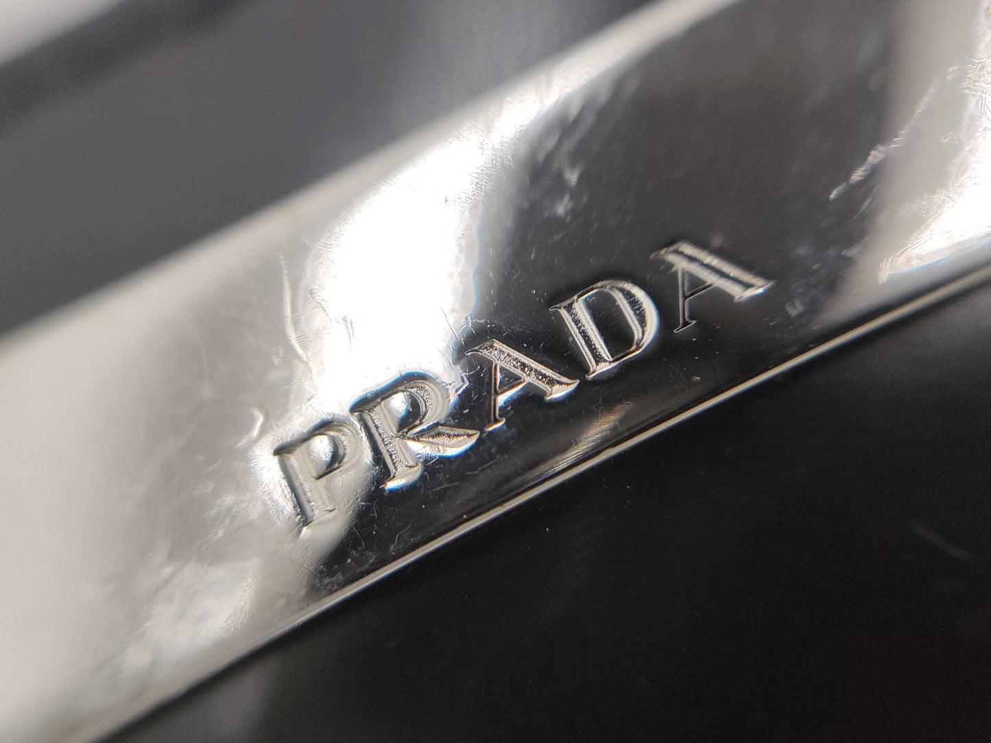 (10461_0152) PRADA PRADA Triangle Brooch Triangle Plate Brooch