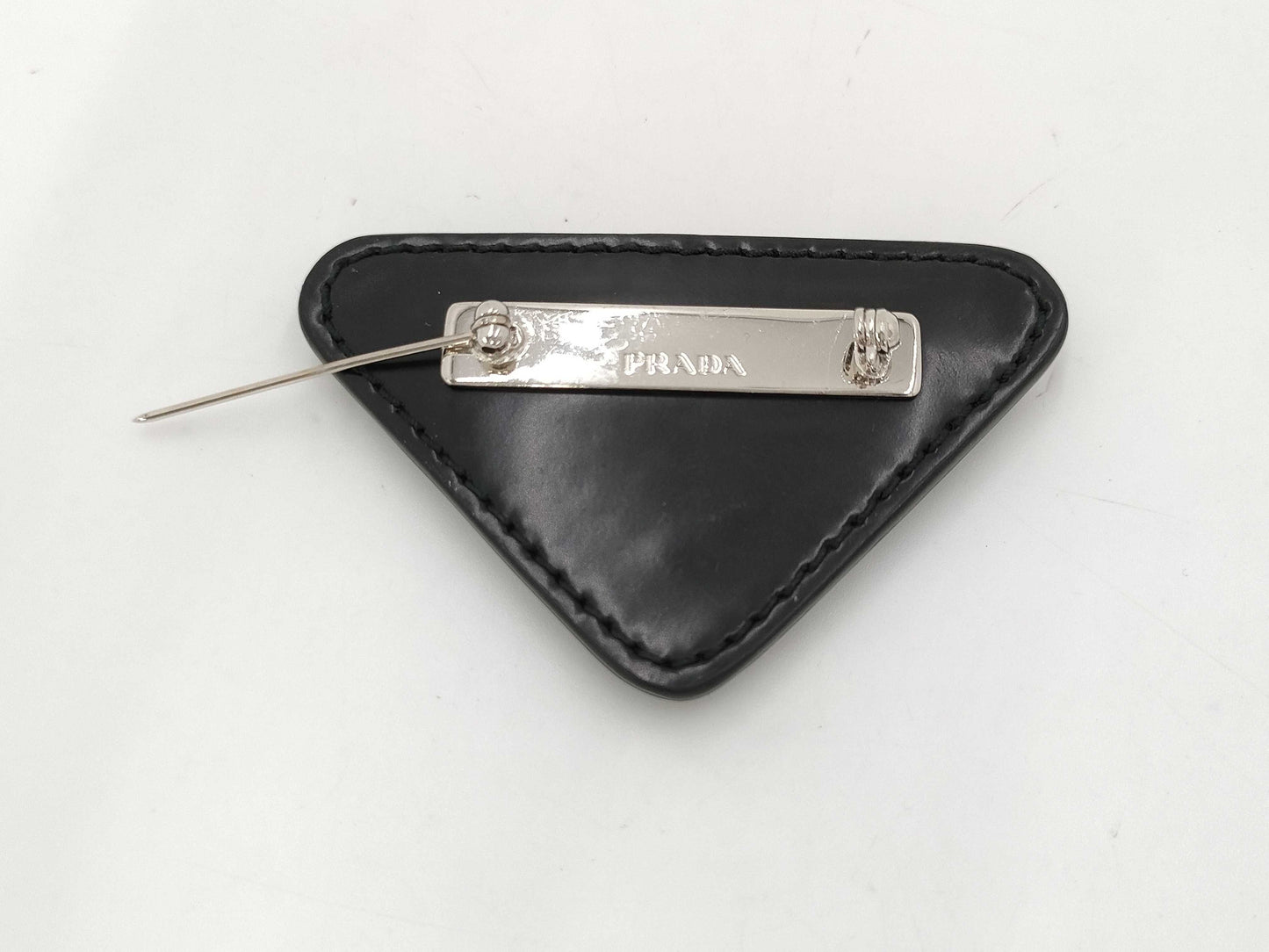 (10461_0152) PRADA PRADA Triangle Brooch Triangle Plate Brooch