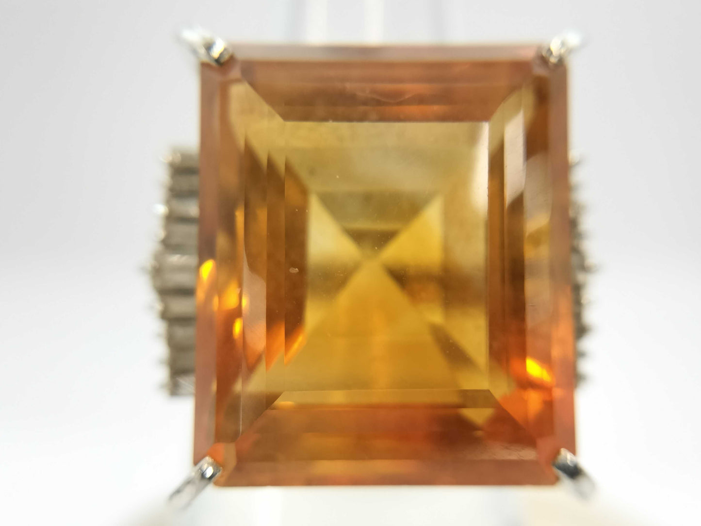 Colored Stone 26.62ct D0.46ct PM900 18.4g Ring