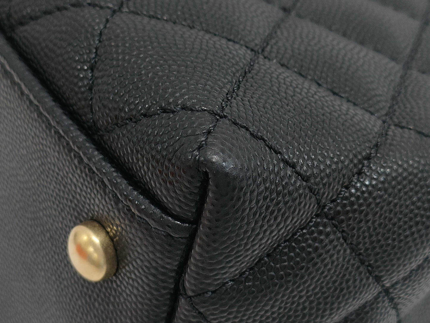 CHANEL Caviar Skin Coco Handle 29 Caviar/Black Handbag
