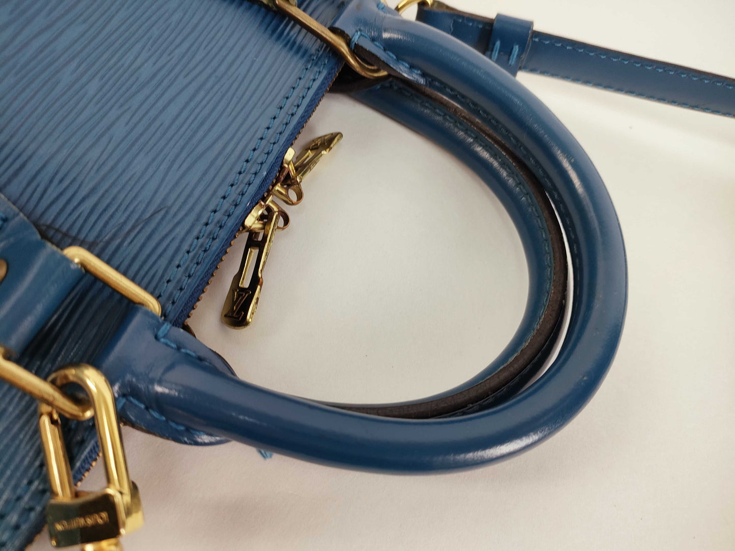 LOUIS VUITTON Epi Alma PM Handbag M52145 AR0976