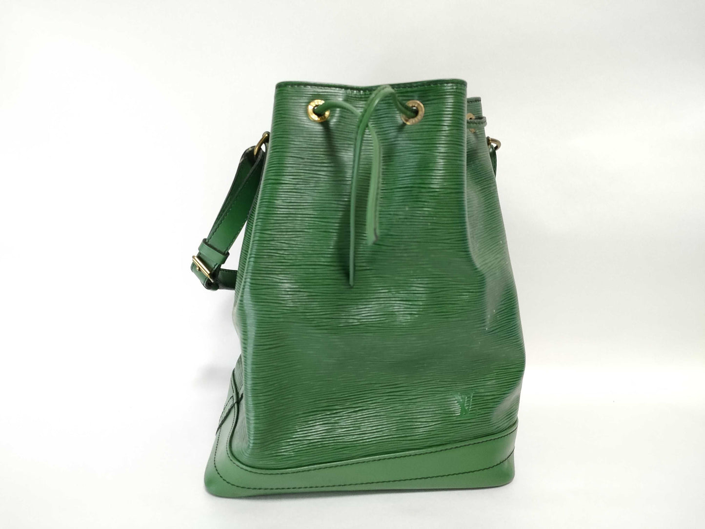 LOUIS VUITTON Epi LV Epi Noe M44004 884A2 Shoulder Bag