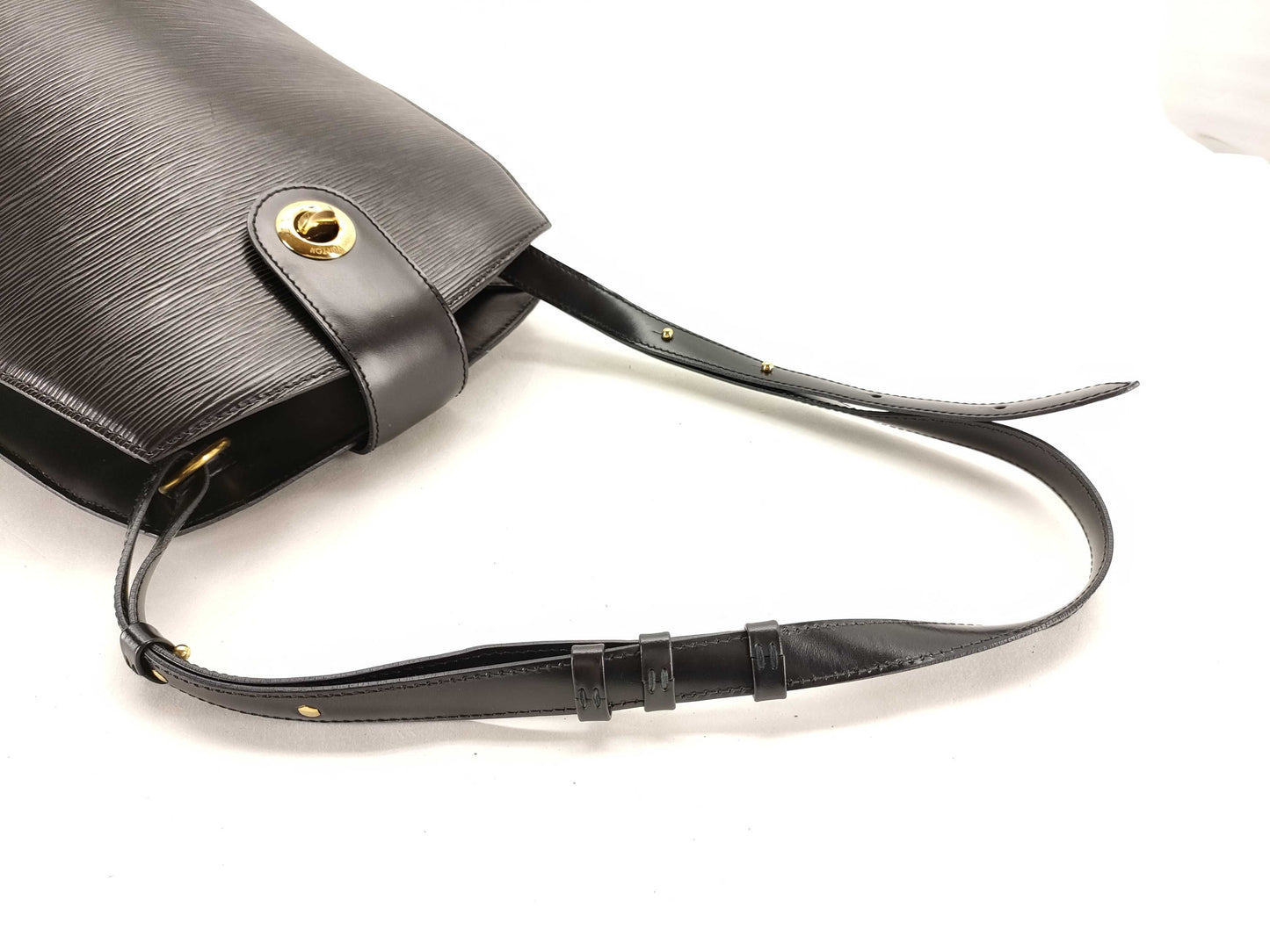 LOUIS VUITTON Epi Cluny Shoulder Bag M52252 VI0915