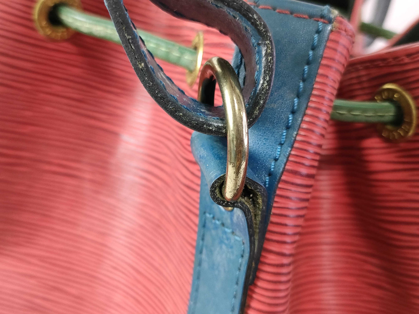 LOUIS VUITTON Monogram LV Epi Noe M44084 AR1914 Shoulder Bag