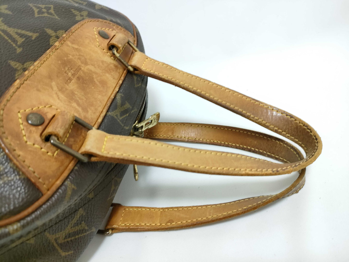 LOUIS VUITTON Monogram TH - Louis Vuitton M41450 VI0927 Excursion Monogram Canvas Handbag