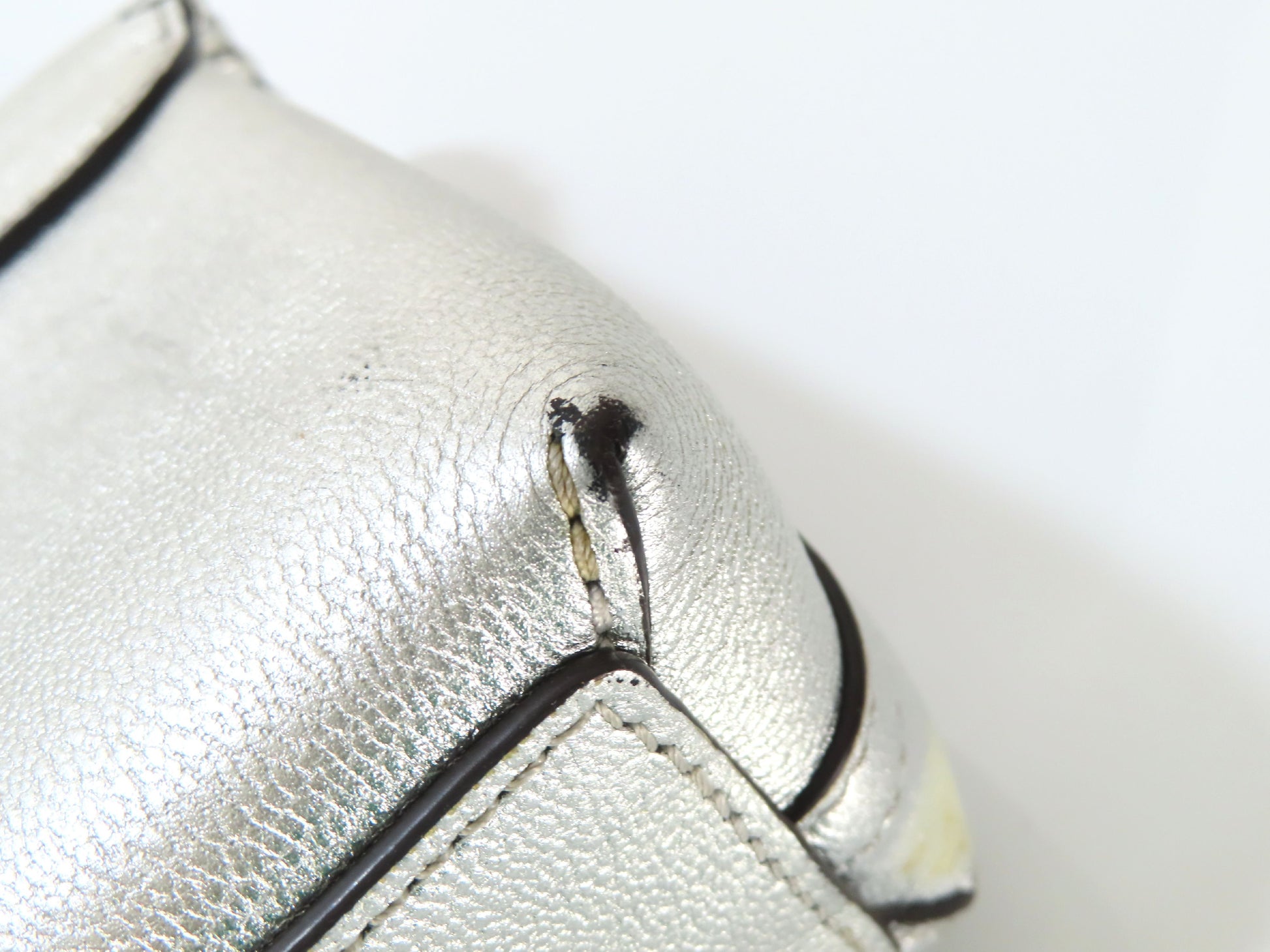 LOUIS VUITTON V-Logo x Leather Very Chain Bag M43201 FO2187 Silver RFID Enabled Handbag