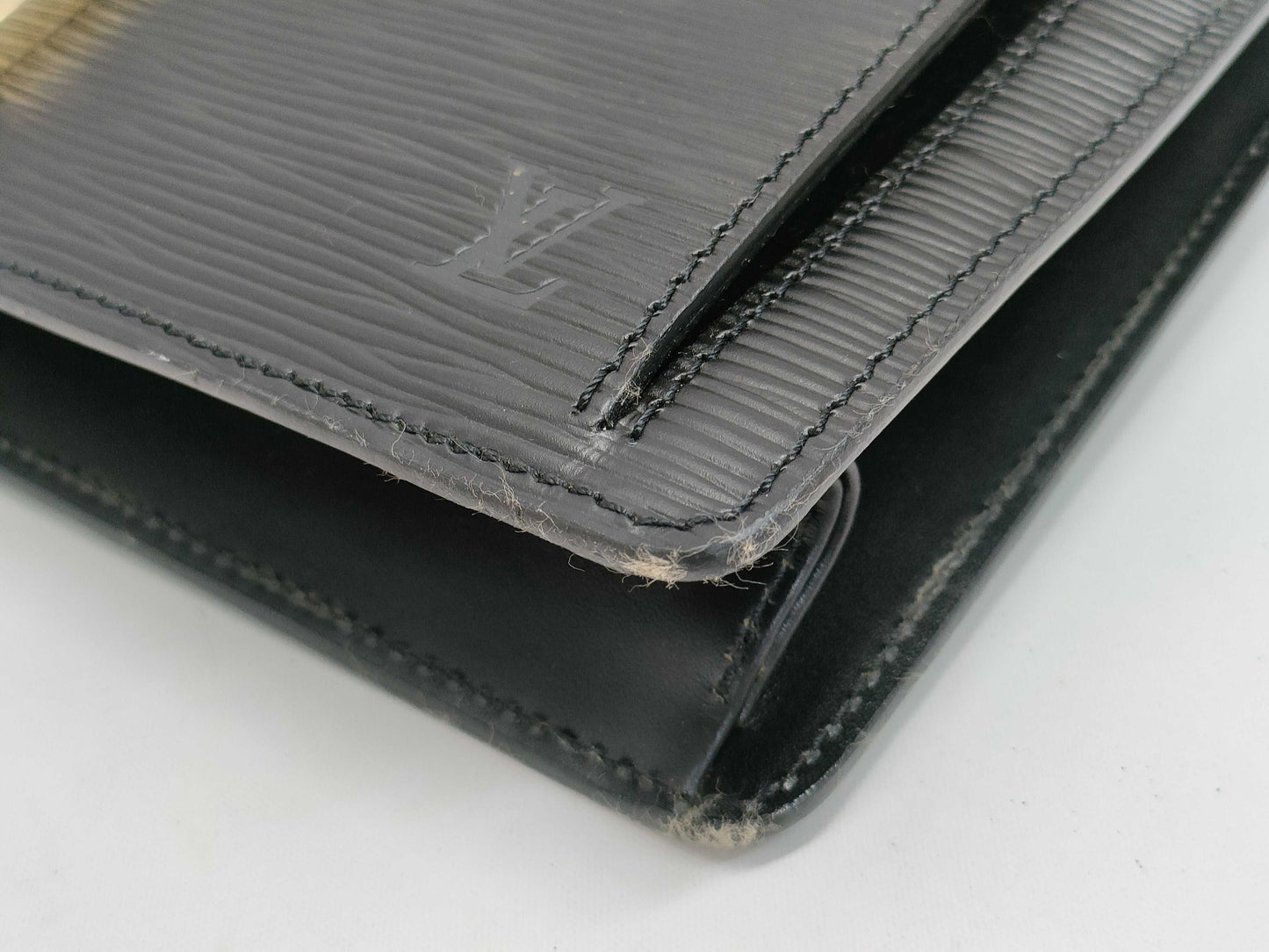 LOUIS VUITTON LV Epi Clutch Bag