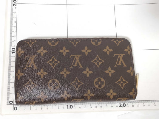 LOUIS VUITTON LOUIS VUITTON Monogram Louis Vuitton Monogram Zippy Organizer Wallet