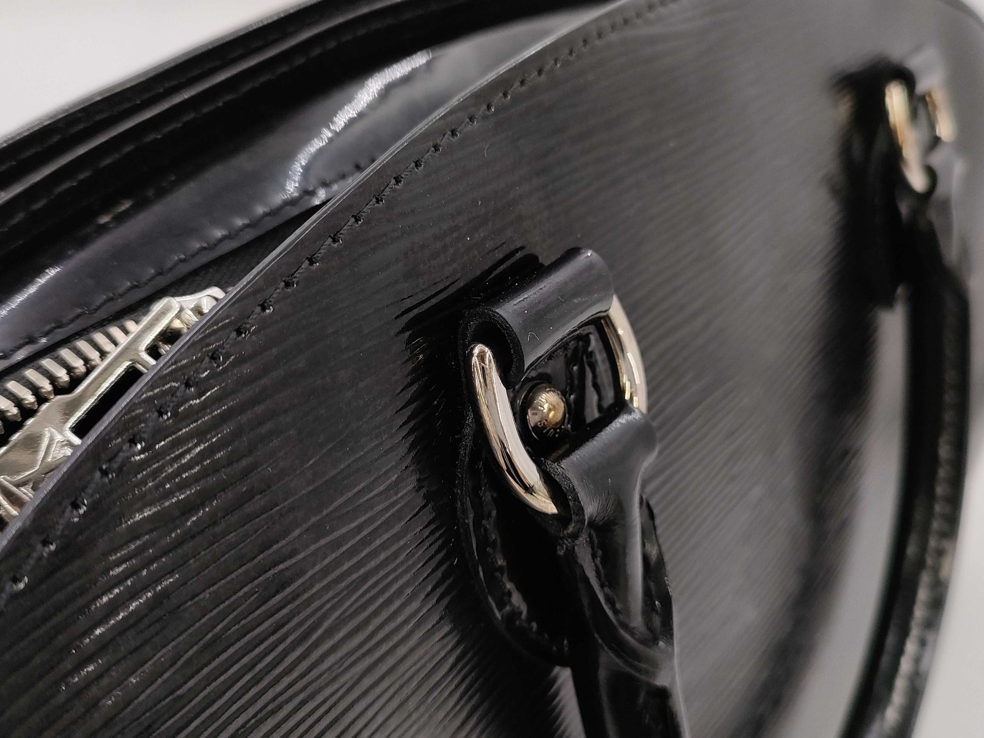 LOUIS VUITTON LV Epi Pont Neuf PM Handbag