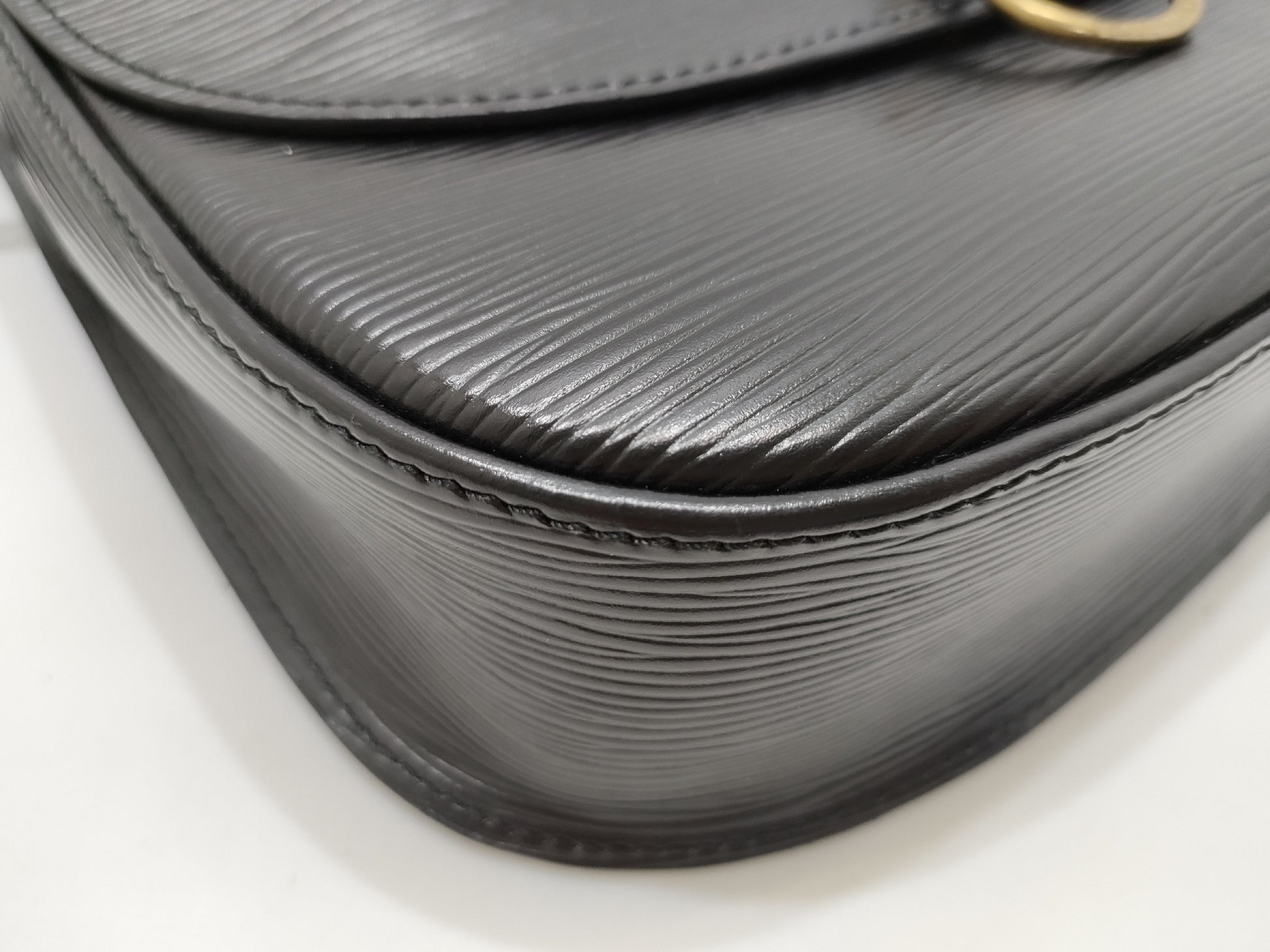 LOUIS VUITTON Epi Saint-Cloud Shoulder Bag