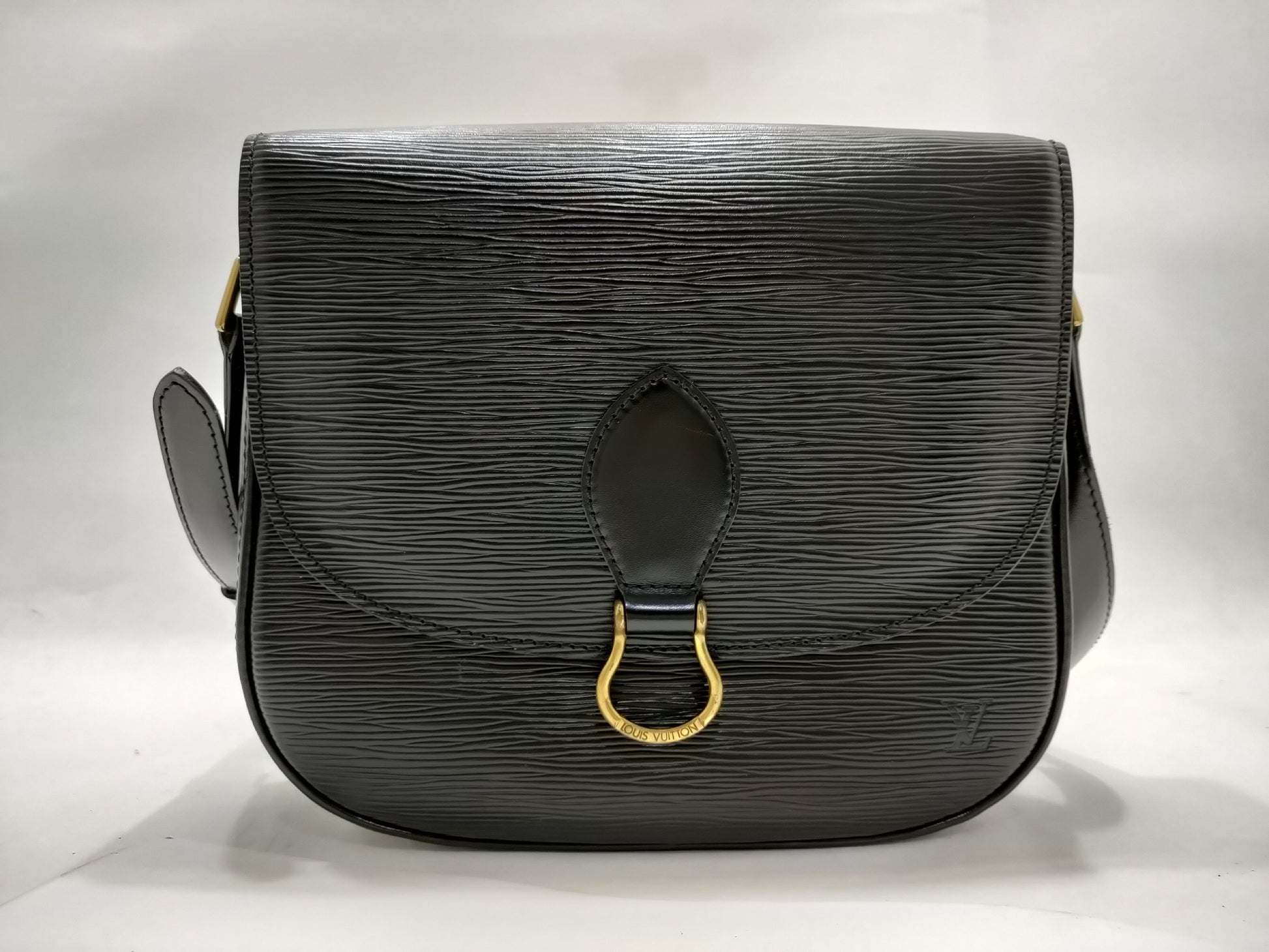LOUIS VUITTON Epi Saint-Cloud Shoulder Bag