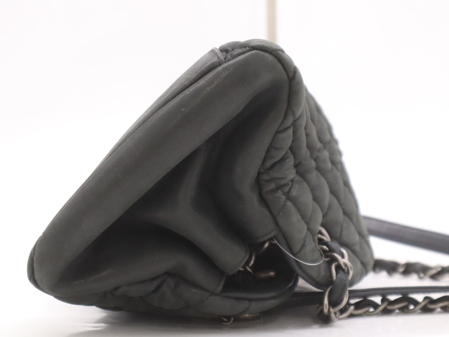 CHANEL Lambskin Matelasse Chain Shoulder Bag with Silver Hardware and Black Seal 17095001 Shoulder Bag