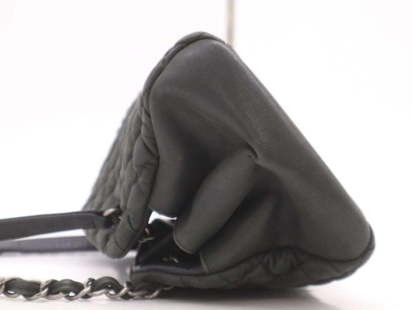 CHANEL Lambskin Matelasse Chain Shoulder Bag with Silver Hardware and Black Seal 17095001 Shoulder Bag