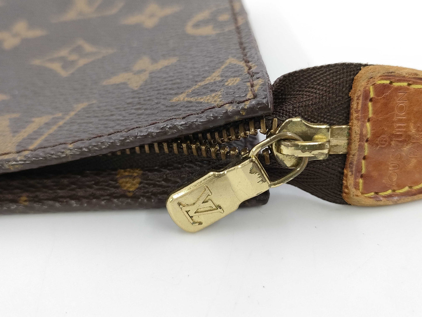 LOUIS VUITTON Monogram Bucket Pouch