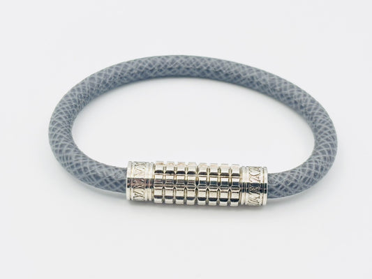 LOUIS VUITTON M6630D Digit Taiga Bracelet in Glacier Gray