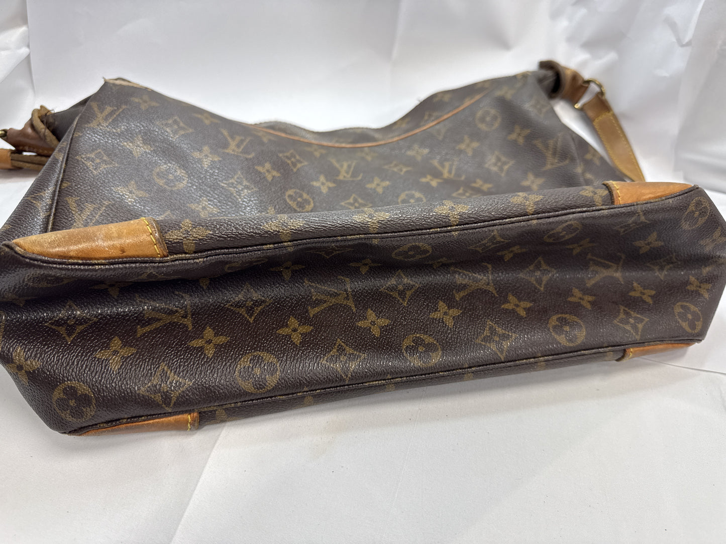LOUIS VUITTON LOUIS VUITTON Boulogne GM Shoulder Bag