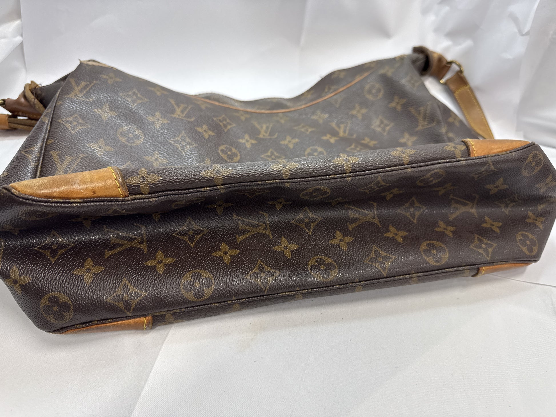 LOUIS VUITTON LOUIS VUITTON Boulogne GM Shoulder Bag