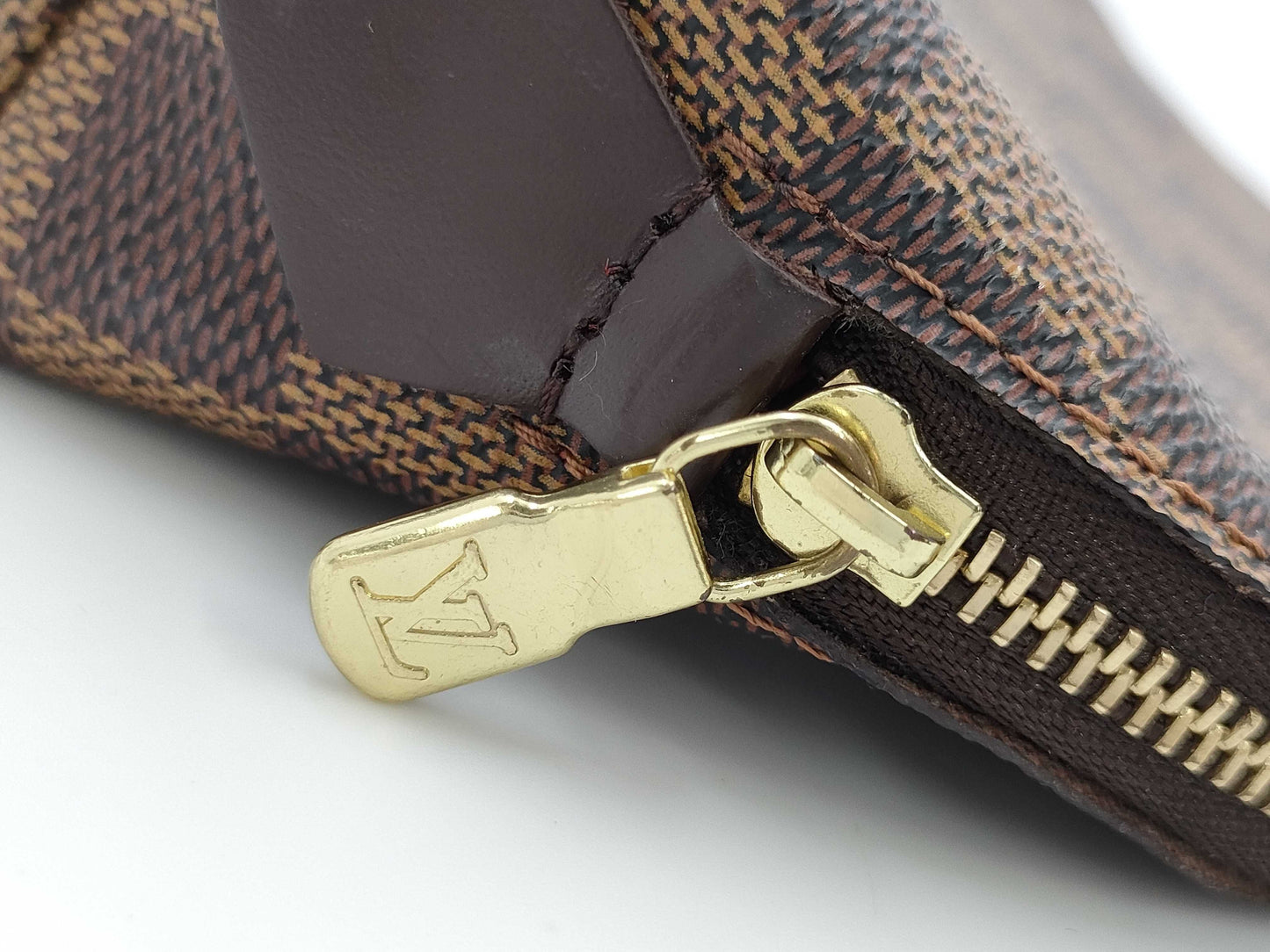 LOUIS VUITTON LOUIS VUITTON Damier LV Damier Pouch Pouch