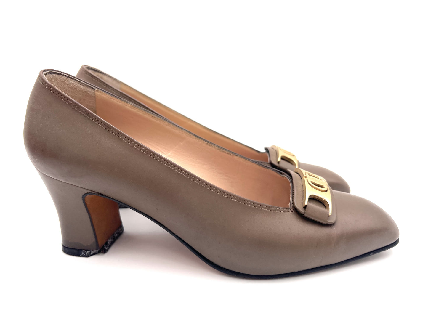 Salvatore Ferragamo Vara Leather Brown Size 6 Pumps