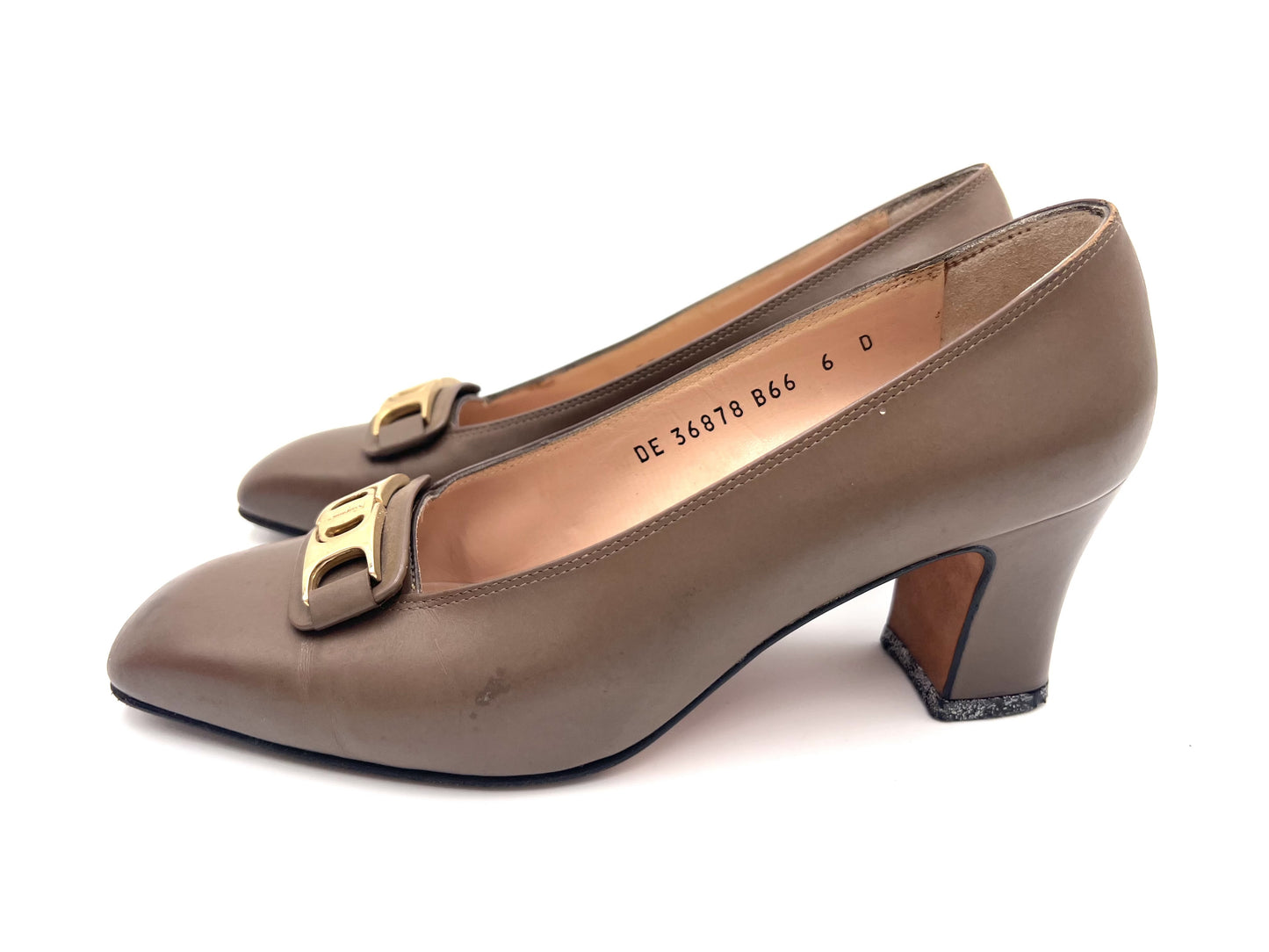 Salvatore Ferragamo Vara Leather Brown Size 6 Pumps