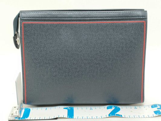 LOUIS VUITTON Taiga Louis Vuitton Bag LV Taiga Pochette Voyage MM Blue Marine M63394 Second Bag