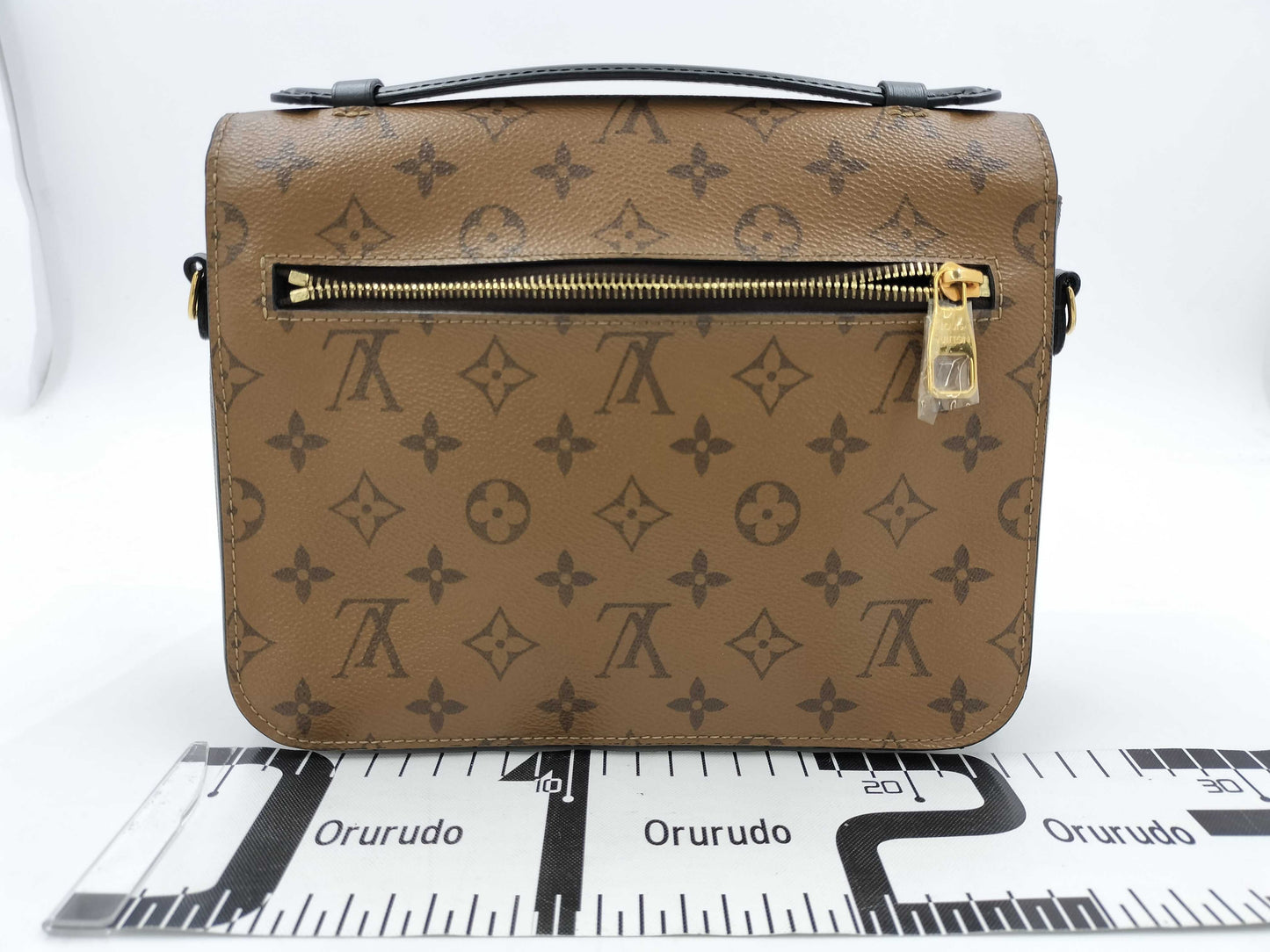 LOUIS VUITTON Monogram Louis Vuitton Metis Shoulder Bag