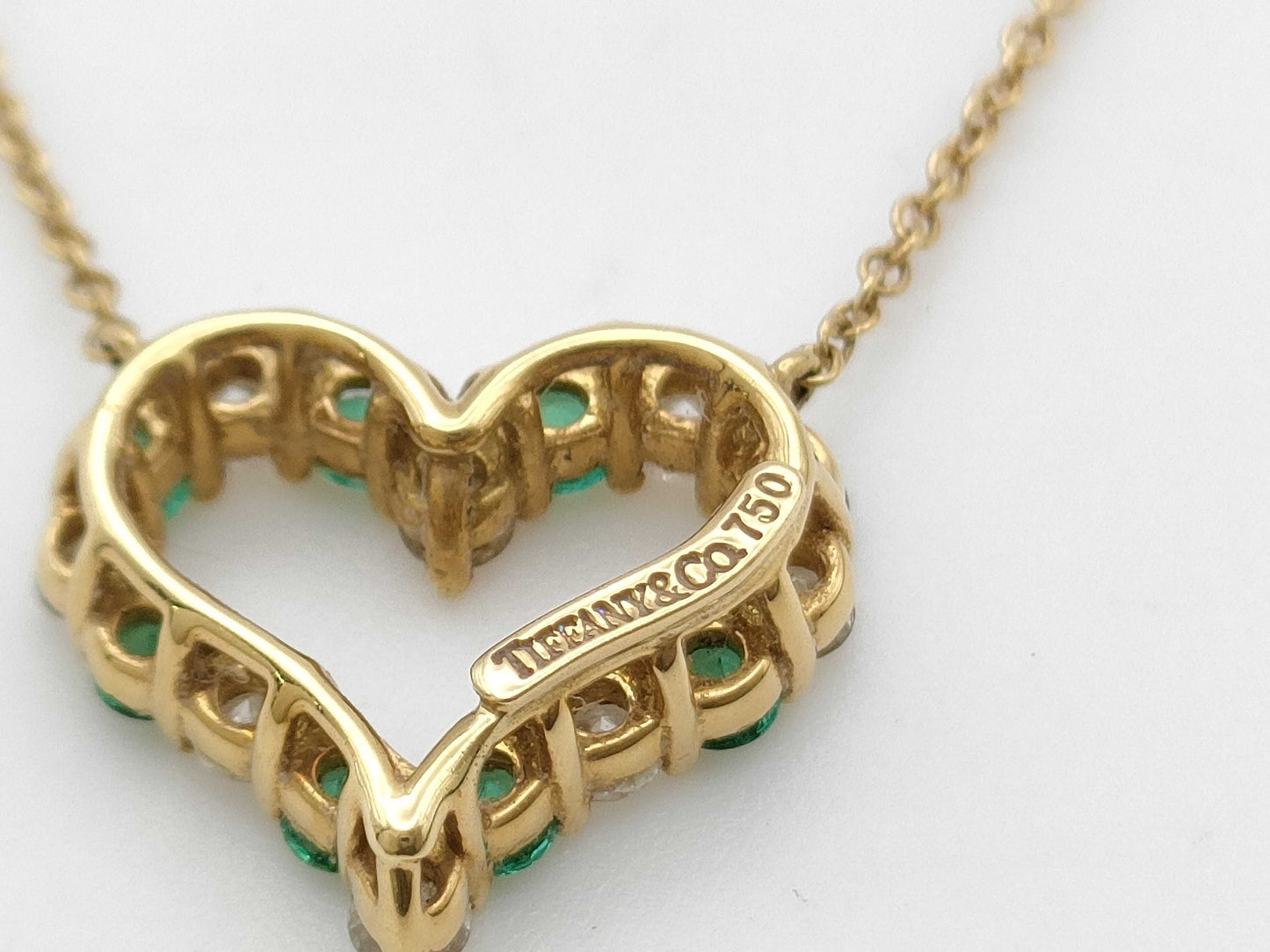Tiffany & Co. Sentimental Heart Emerald and Diamond Necklace in Yellow Gold 750, 3.4g